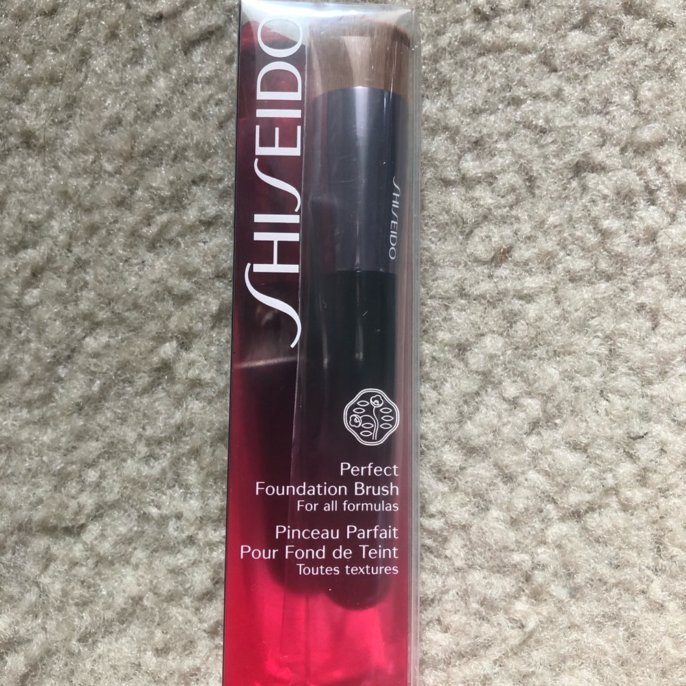 NIB Shiseido Full coverage foundation brush New